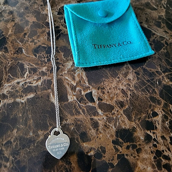 Authentic Return to Tiffany silver necklace with pendant 16 inches long - Picture 4 of 10